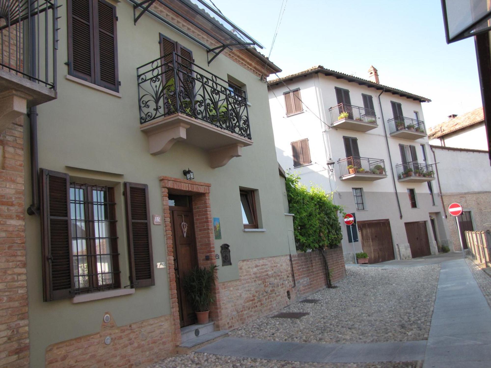 Alla Torre - Nel Cuore Del Borgo Storico Castagnole delle Lanze Eksteriør bilde