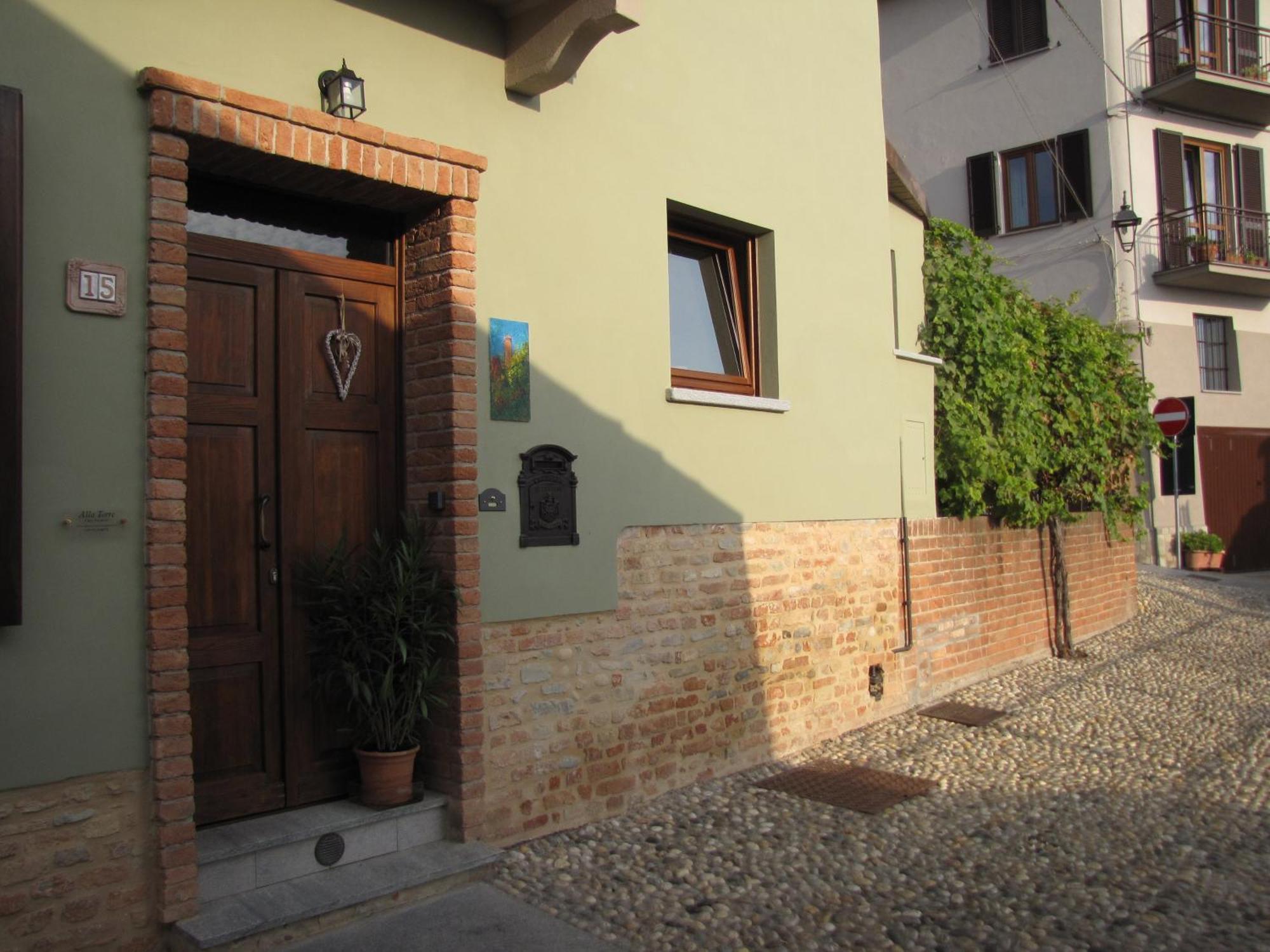 Alla Torre - Nel Cuore Del Borgo Storico Castagnole delle Lanze Eksteriør bilde